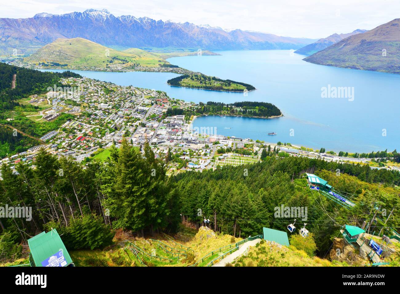 Queenstown, NZ - 17 NOVEMBRE: Visitatori a Queenstown il 17 novembre 2014. E' una delle destinazioni di viaggio piu' popolari in Nuova Zelanda, conosciuta per il suo ristorante Foto Stock