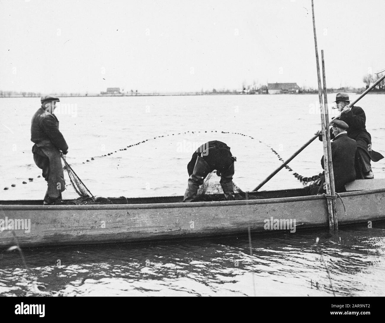 Pesca d'altura dalla barca Data: Parole Chiave non date: Pesca d'acqua dolce Foto Stock Pesca d'altura dalla barca Data: Parole Chiave non date: Pesca d'acqua dolce Foto Stock