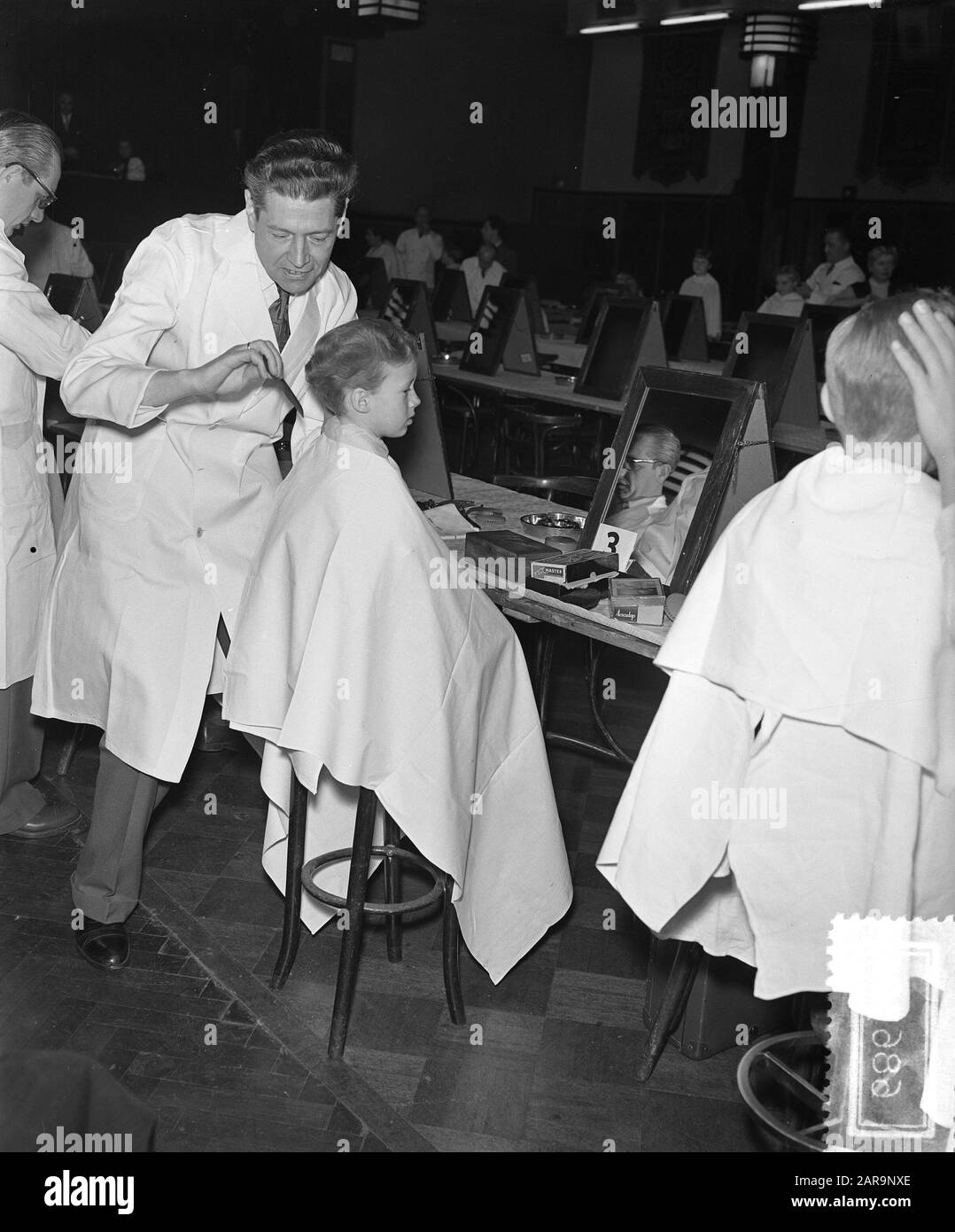 Concorso Nazionale di acconciatura Amsterdam, modelli giovanili Data: 28 novembre 1954 luogo: Amsterdam, Noord-Holland Parole Chiave: Modelli Foto Stock