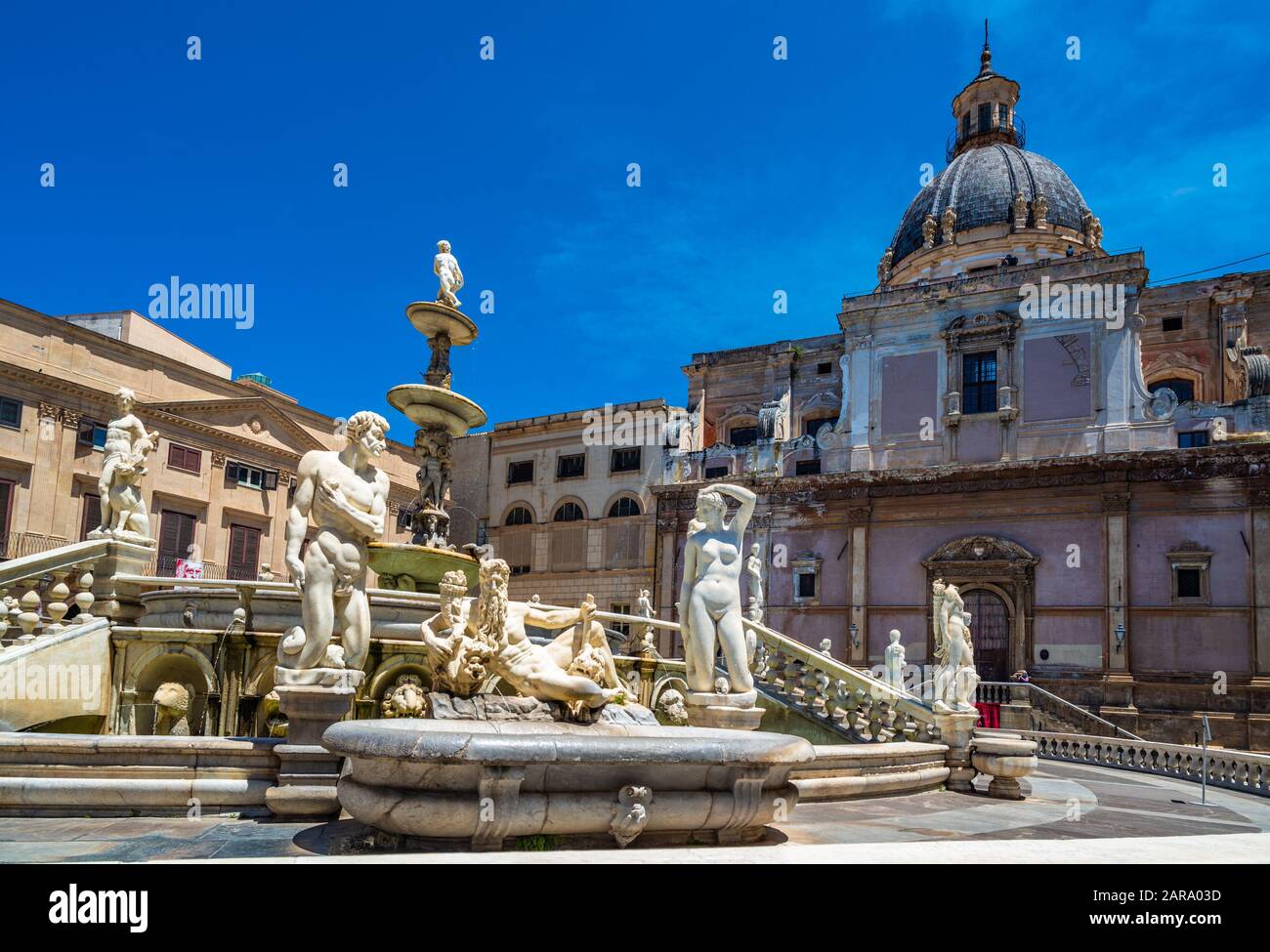 Piazza Pretoria e la fontana del Pretorio a Palermo, Sicilia, Italia. Foto Stock