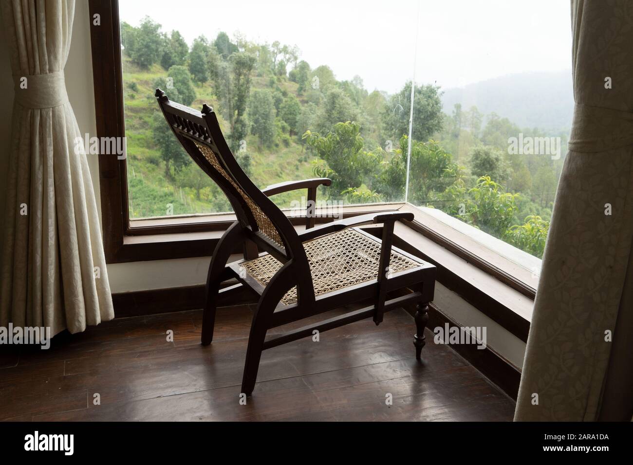Sedia Rilassante, Sitla Estate, Sheetla, Nainital, Kumaon, Uttarakhand, India, Asia Foto Stock