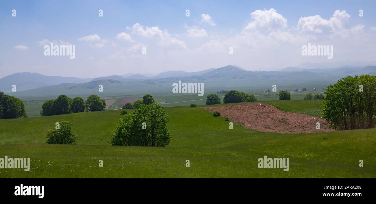 Splendido paesaggio estivo nella parte settentrionale del Montenegro Foto Stock