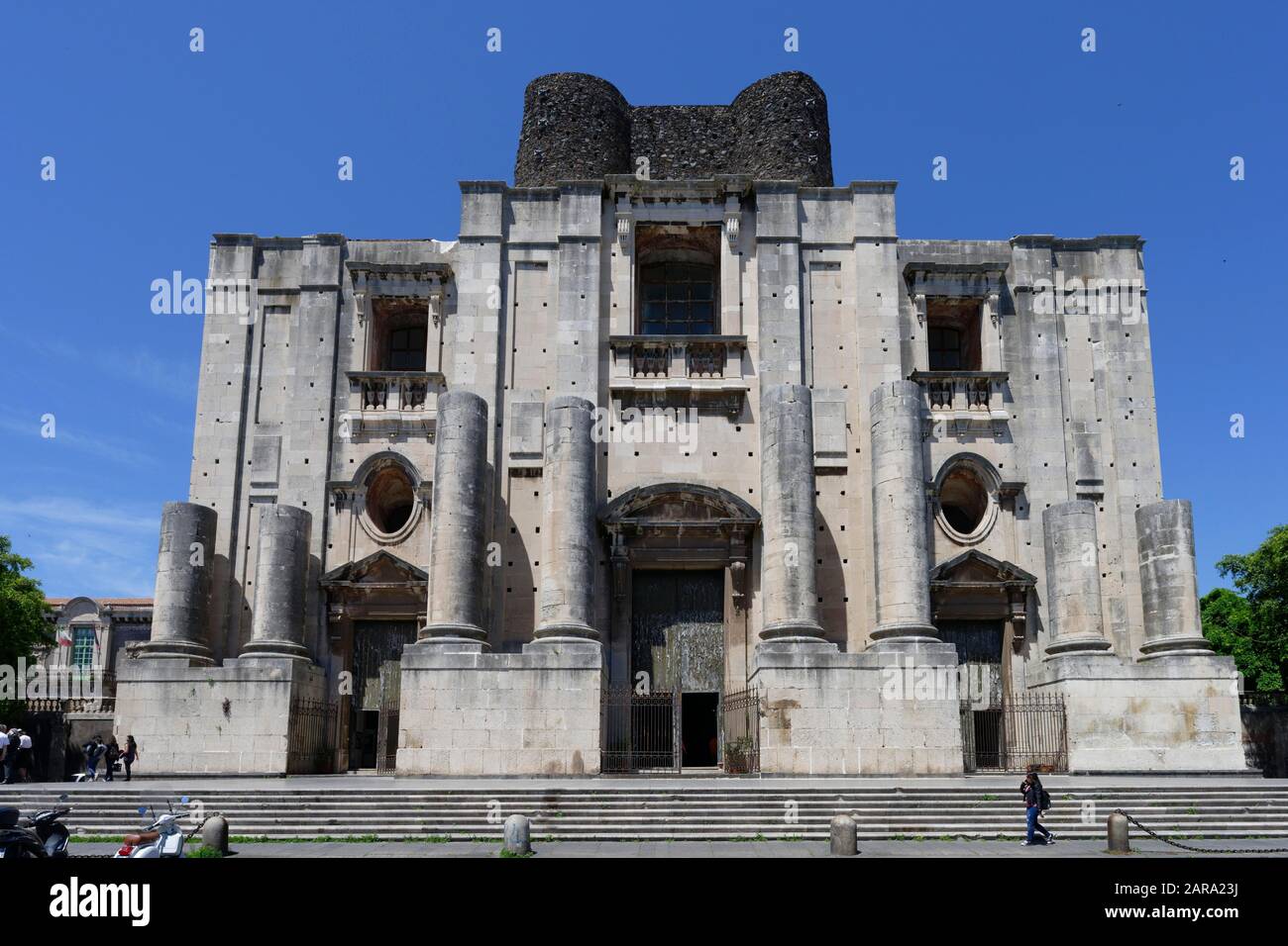 Chiesa incompiuta di San Nicola l'Arena, portale, Catania, Sicilia, Italia Foto Stock