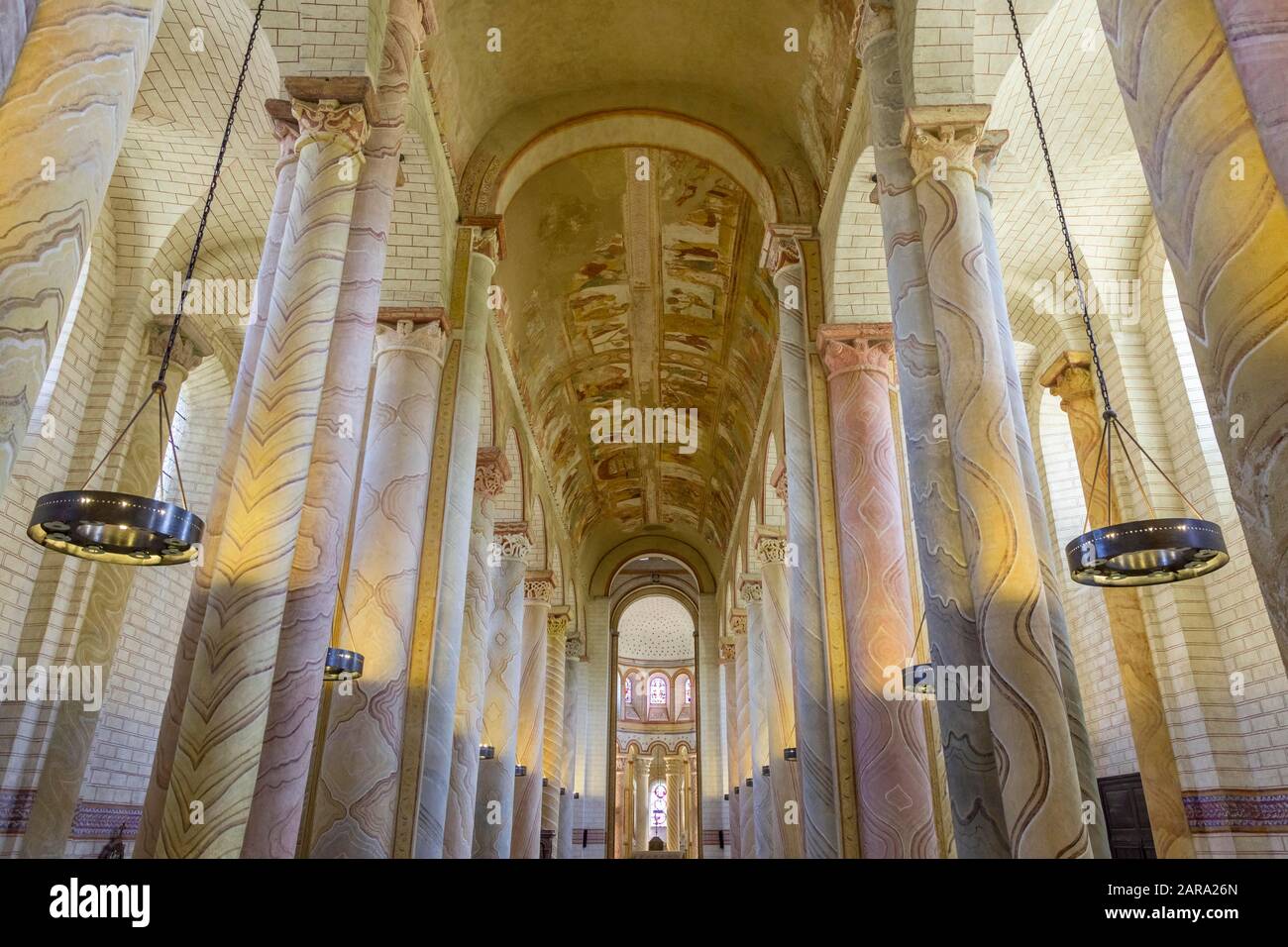 Navata con affresco a soffitto intorno al 1100, chiesa abbaziale, Saint-Savin, dipartimento Vienne, Francia Foto Stock