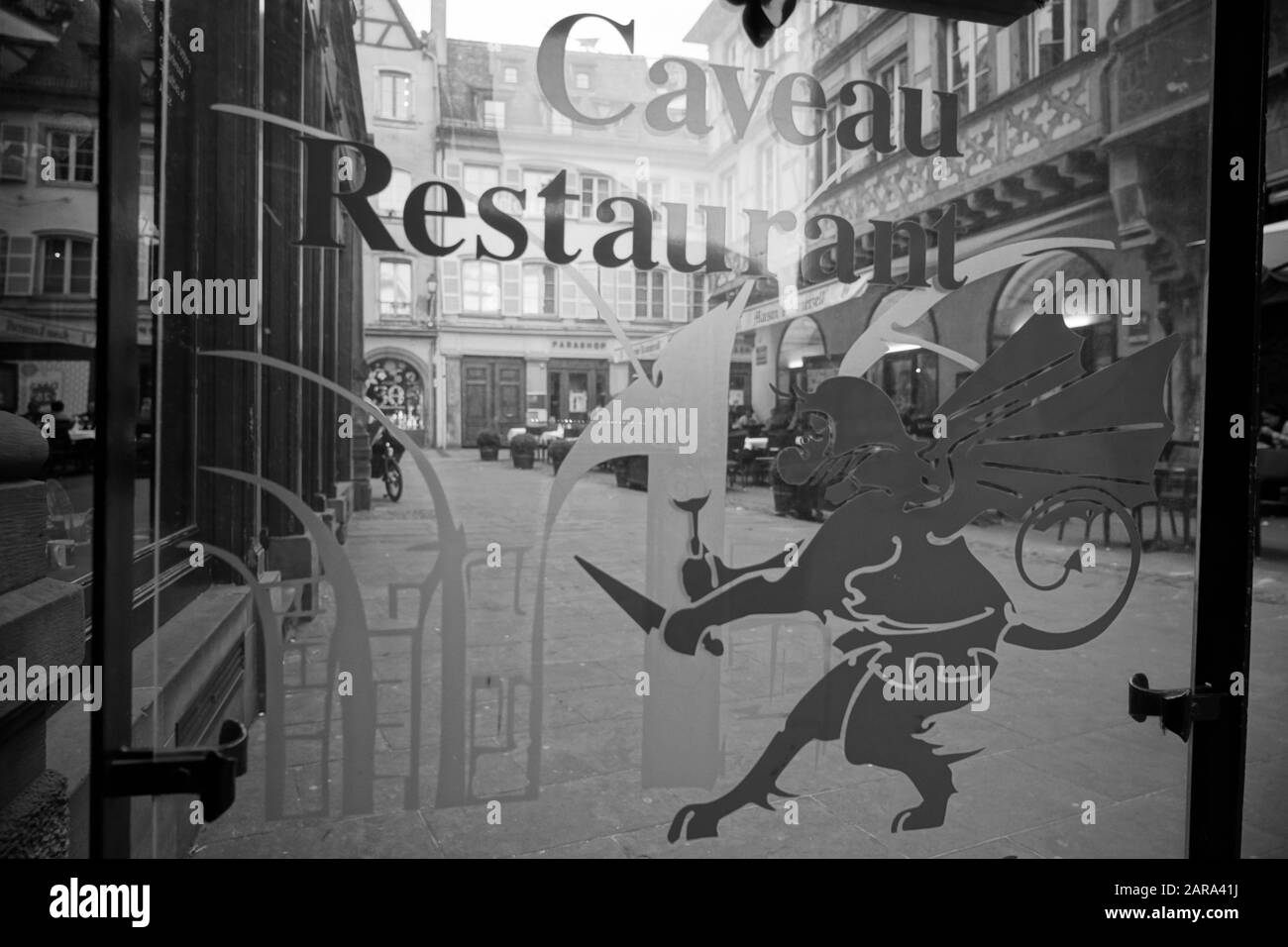 Caveau Gurtlerhoft ristorante, finestra di vetro, Strasburgo, Alsazia, Francia, Europa Foto Stock