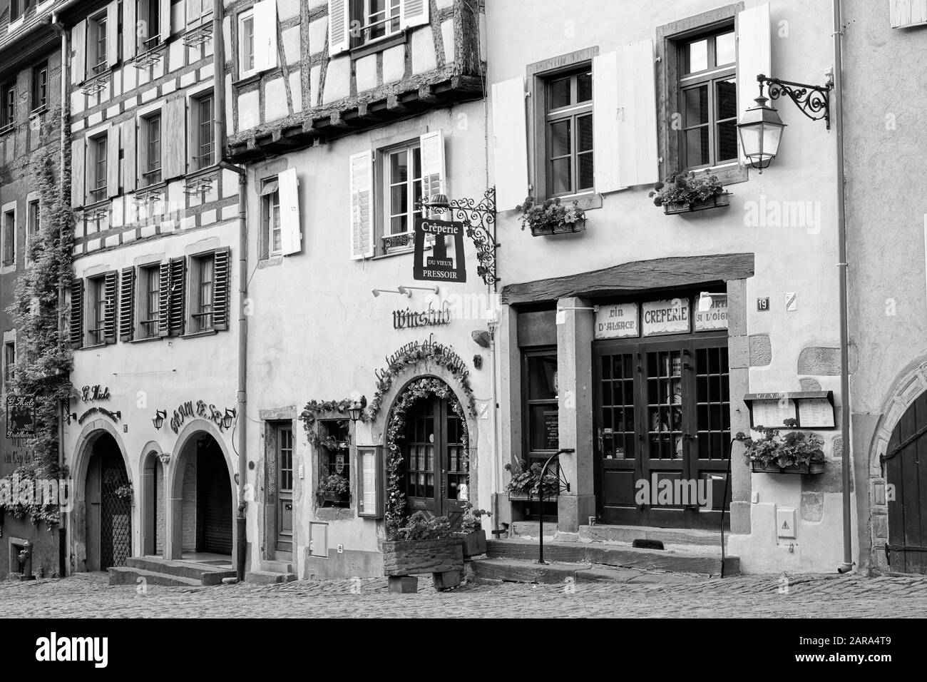 Ristoranti, Vecchie Case, Riquewihr, Alsazia, Francia, Europa Foto Stock