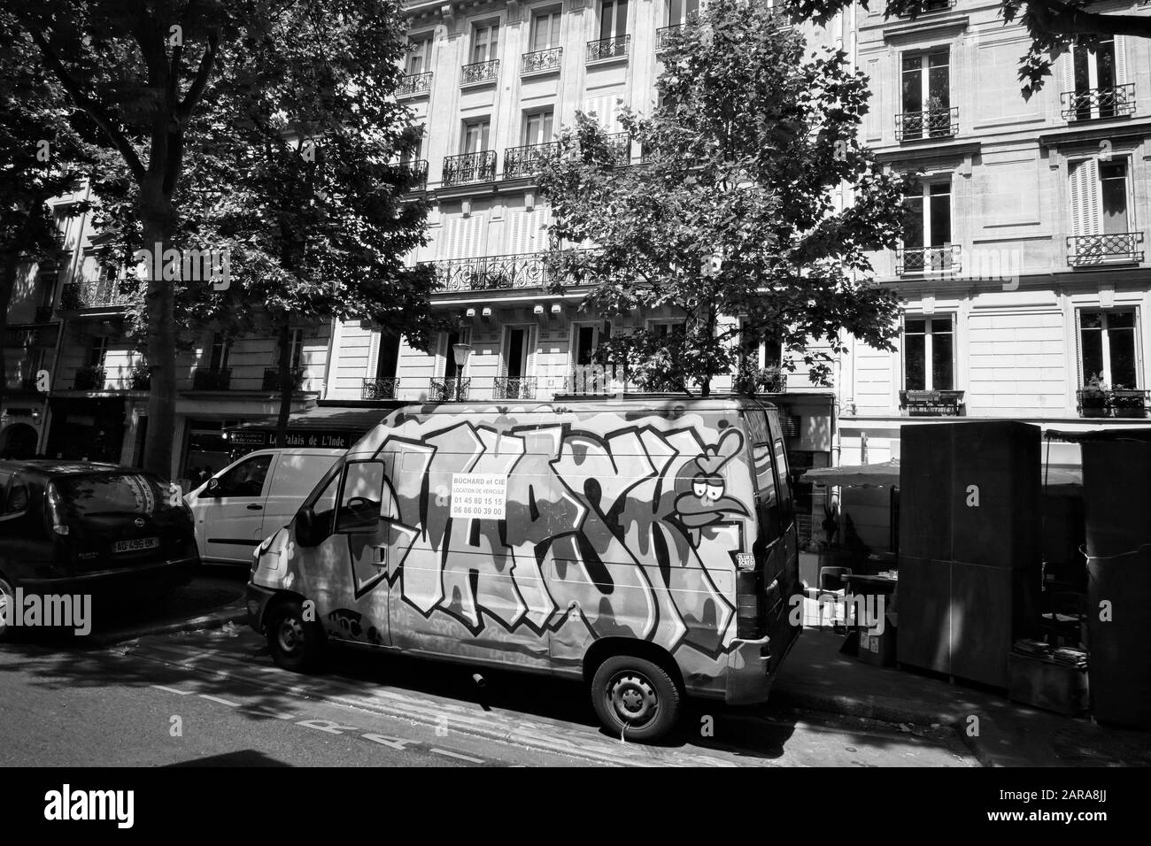 Graffiti su van, Parigi, Francia, Europa Foto Stock