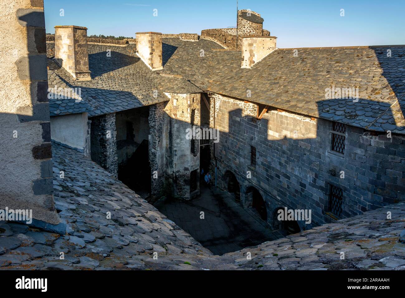 Cortile del Castello Murol, Puy de dome, Parco Naturale Regionale dei vulcani d'Alvernia, Auvergne-Rodano-Alpi, Francia Foto Stock