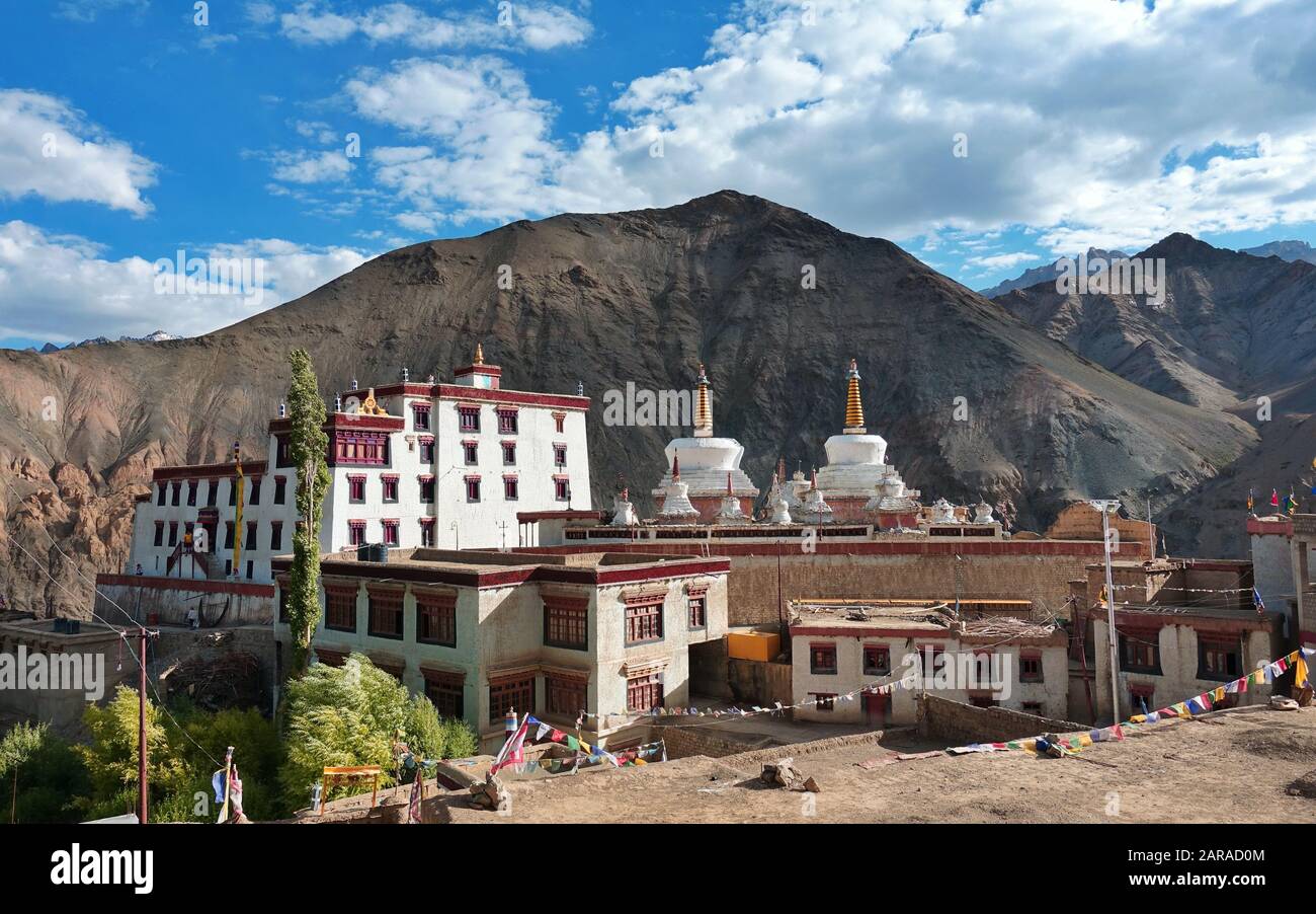 Monastero di Lamayuru o Yuru un monastero buddista tibetano a Lamayuiro, distretto di Leh, Ladakh, India - 2019 Foto Stock