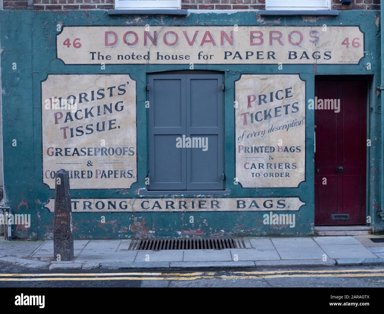 Donovan Bros fratelli borse di carta negozio storico a Spitalfields Foto Stock