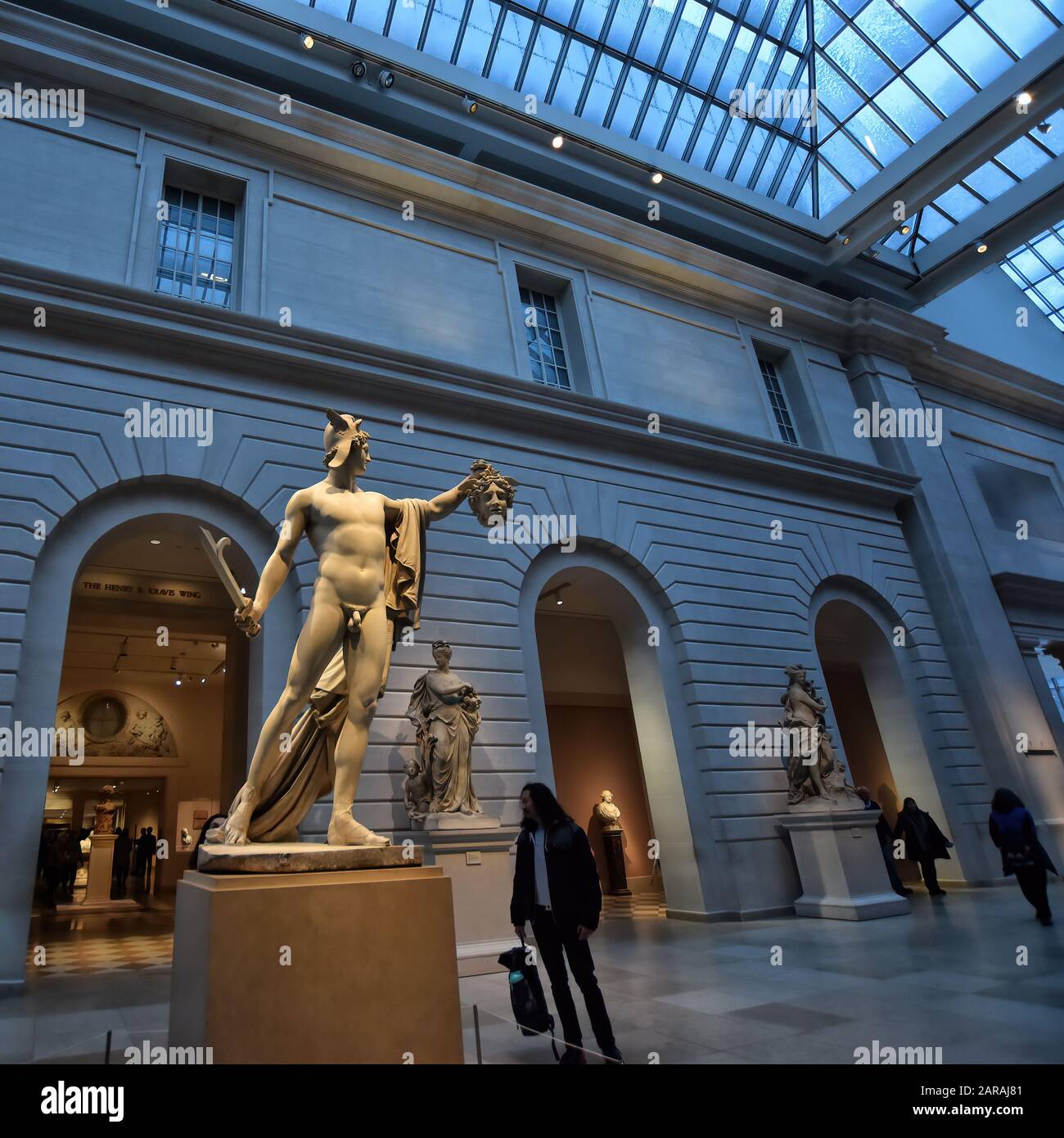 Carroll e Milton Petrie European Sculpture Court al Metropolitan Museum of Art di New York City - 'The Met',1000 Fifth Avenue, Manhattan Foto Stock