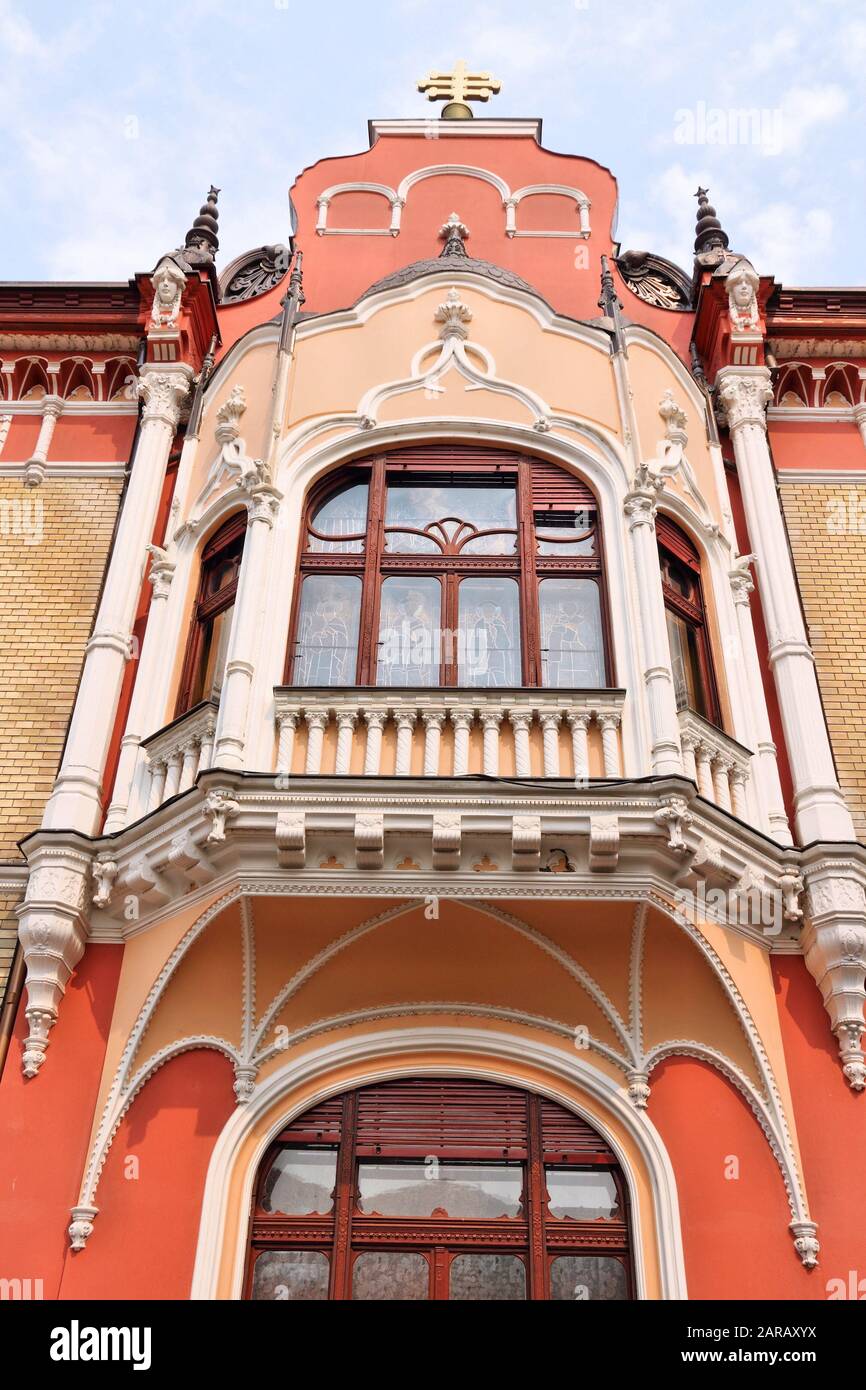 Città di Oradea, Romania - Palazzo vescovile ortodosso. Punto di riferimento rumeno. Foto Stock