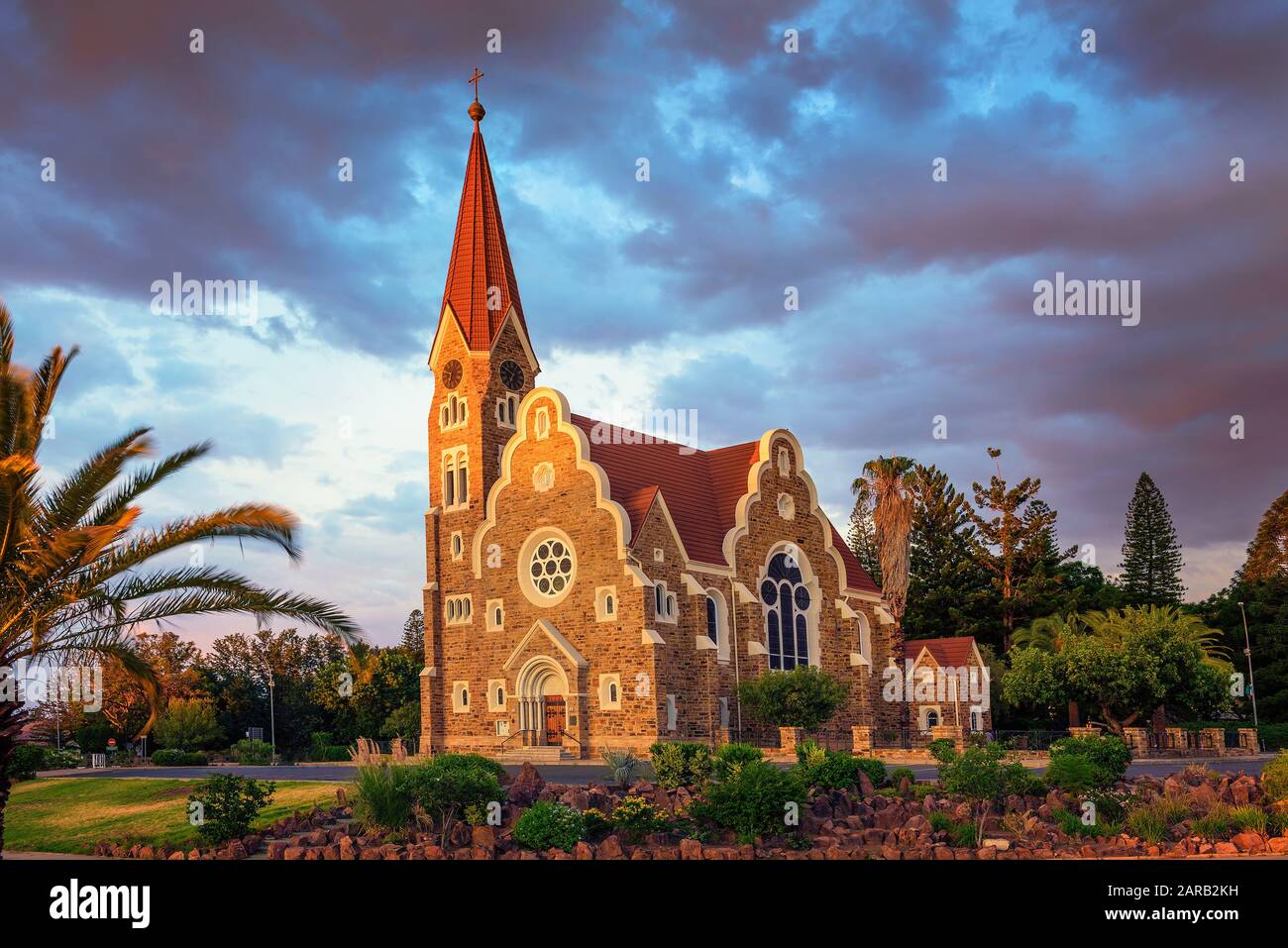 Tramonto sopra Christchurch, una storica chiesa luterana a Windhoek, Namibia Foto Stock