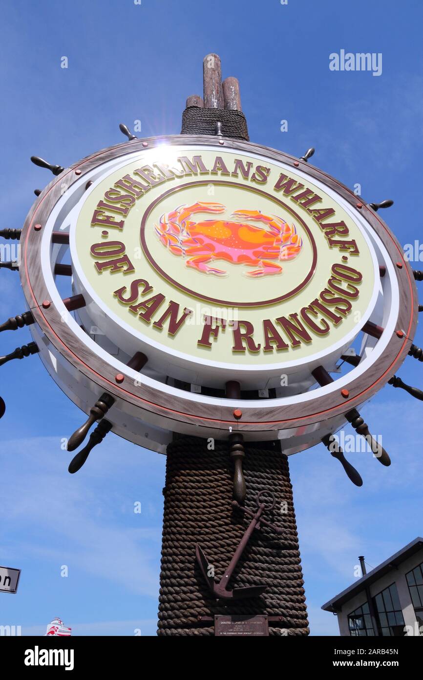 San FRANCISCO, Stati Uniti d'America - 8 APRILE 2014: Fisherman's Wharf a San Francisco, Stati Uniti. San Francisco è la 4th città più popolosa della California (837.442 persone Foto Stock