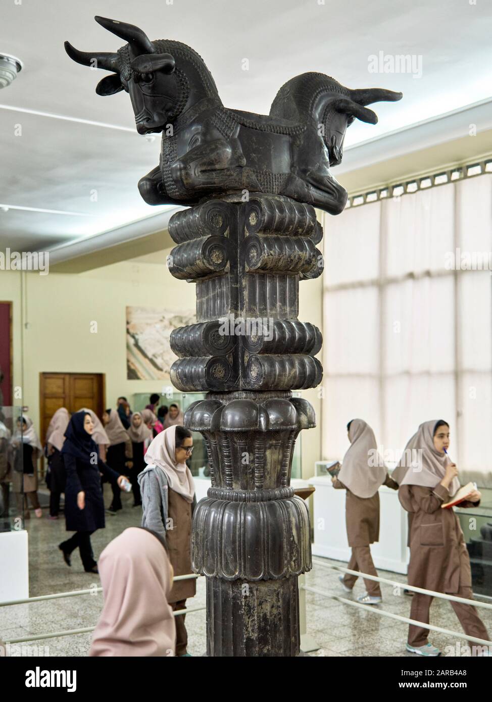 Teheran, Iran. 16th aprile 2017. Gita scolastica al Museo Nazionale nel centro della capitale iraniana Teheran, effettuata il 16 aprile 2017. | utilizzo credito mondiale: DPA/Alamy Live News Foto Stock