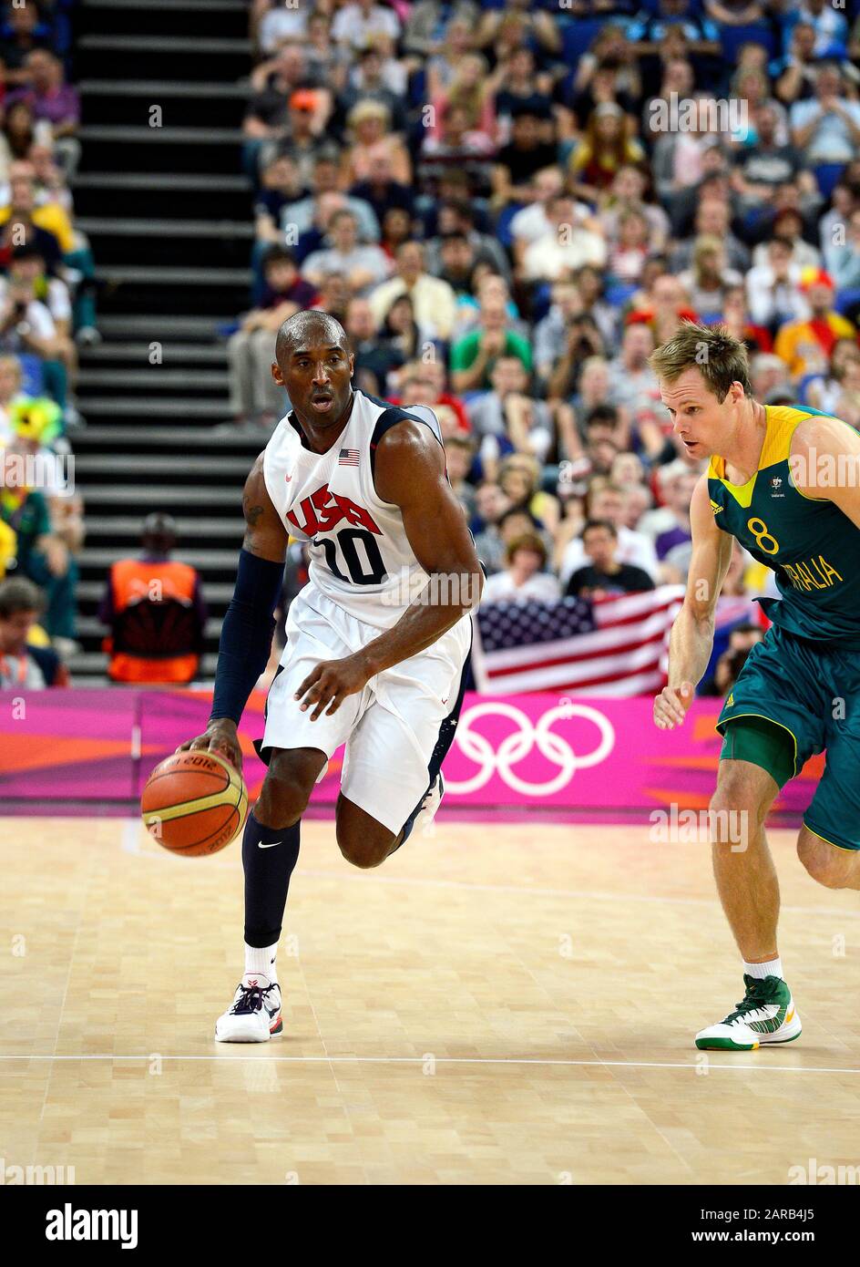 File: 27th Jan 2020. Londra, Regno Unito. 8 Agosto 2012. US Basketball star Kobe Bryant in gara per il Team USA contro l'Australia durante i quarti di finale del torneo di basket alle Olimpiadi di Londra del 2012. Bryant insieme alla figlia di 13 anni, Gianna è stata uccisa in un incidente in elicottero a Calabasas, California, domenica 26 gennaio 2019 Credit: Adam Stoltman/Alamy Live News Foto Stock