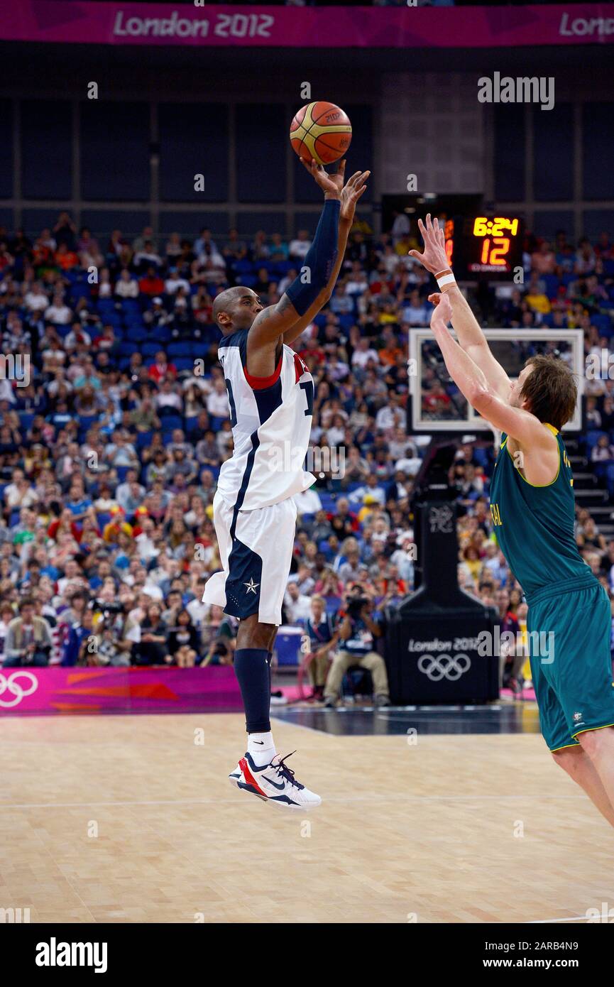 File: 27th Jan 2020. Londra, Regno Unito. 8 Agosto 2012. US Basketball star Kobe Bryant in gara per il Team USA contro l'Australia durante i quarti di finale del torneo di basket alle Olimpiadi di Londra del 2012. Bryant insieme alla figlia di 13 anni, Gianna è stata uccisa in un incidente in elicottero a Calabasas, California, domenica 26 gennaio 2019 Credit: Adam Stoltman/Alamy Live News Foto Stock