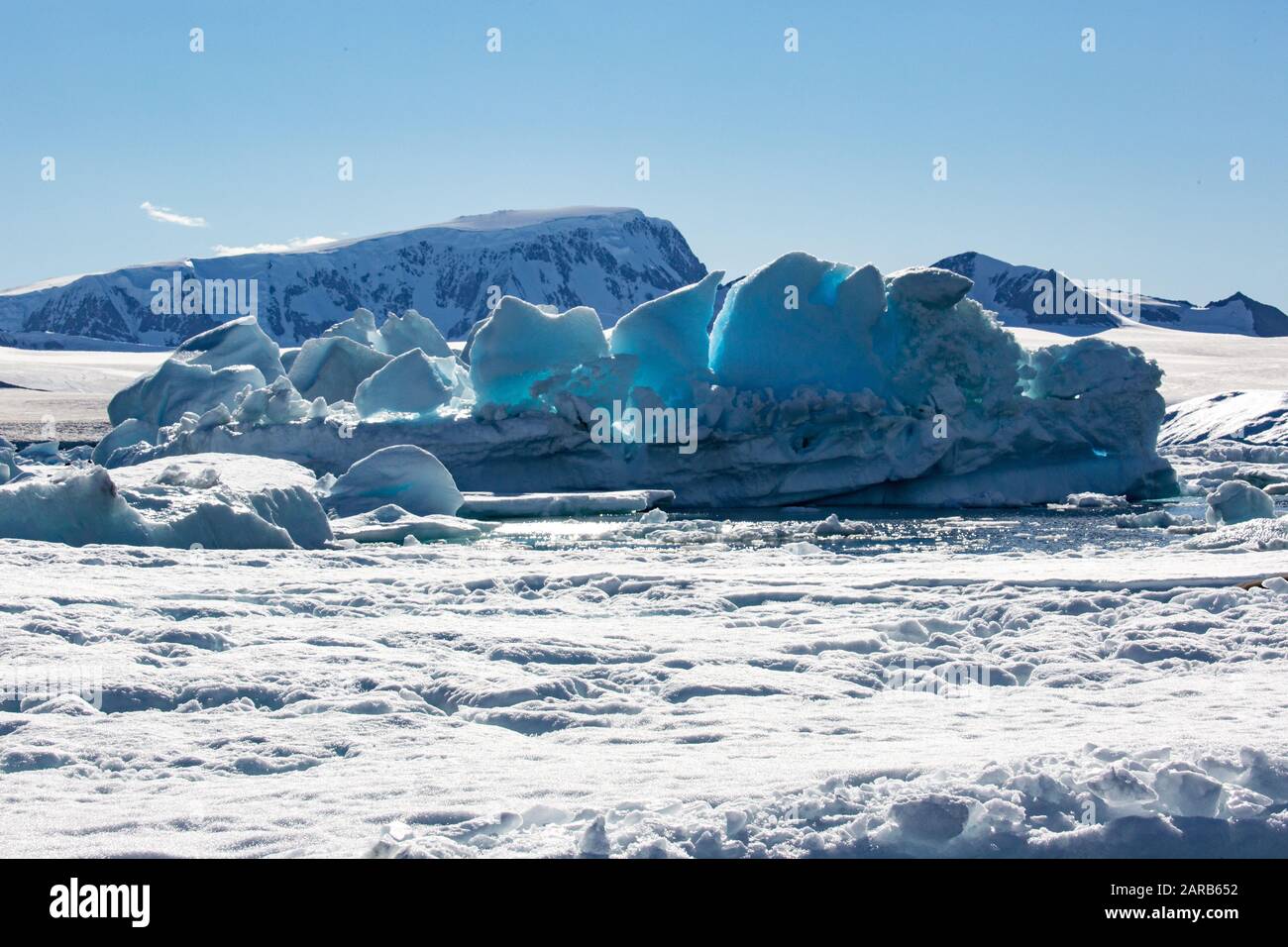 Iceberg di fusione a causa del riscaldamento globale nel sud dell'Oceano Atlantico, Antartide Foto Stock
