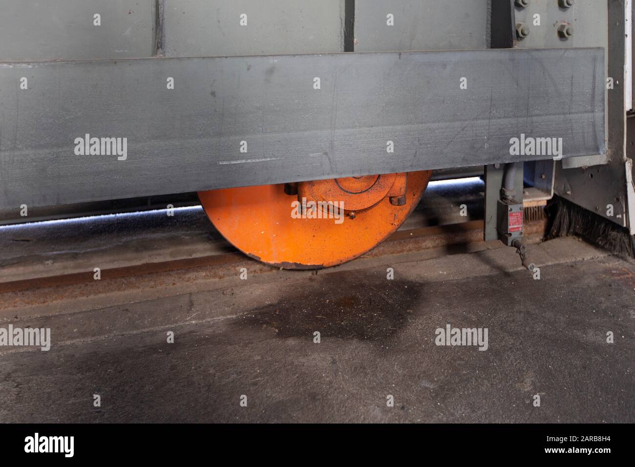 NASA Vehicle Assembly costruzione di ruote di porta hangar al Kennedy Space Center a Cape Canaveral, Florida Foto Stock