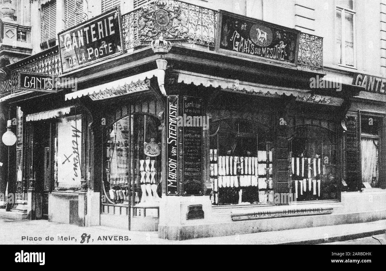 Anversa, Fiandre, Belgio - 81 Place de Meir - Maison van Steenkiste Ganterie (negozio di guanti) - lo stemma reale significa che avevano dei clienti di alto livello! Foto Stock