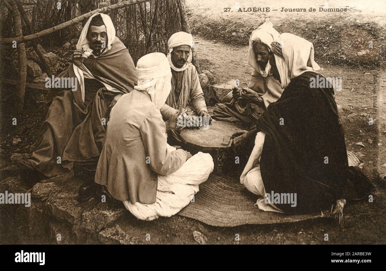 Domino Players - Algeria, Nord Africa. Data: 1908 Foto Stock
