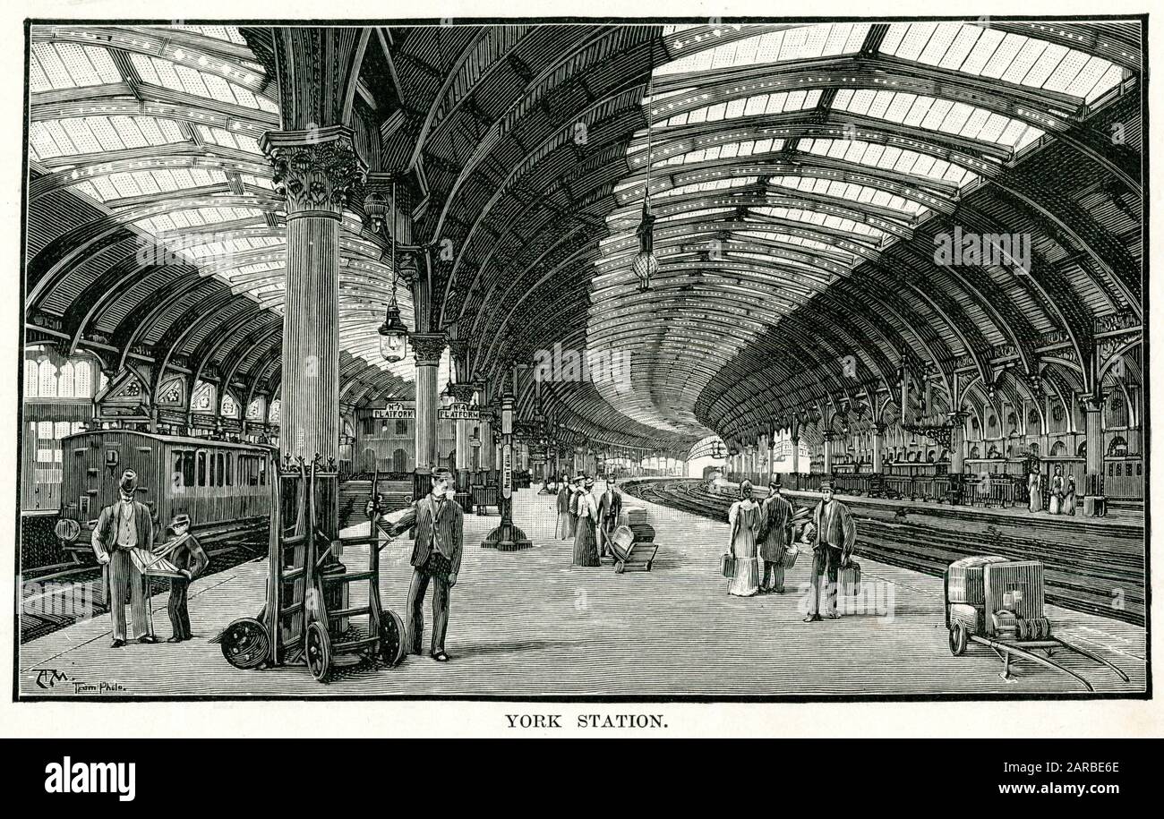 Piattaforme 3 e 4 della stazione ferroviaria di York, Yorkshire, Inghilterra. Foto Stock