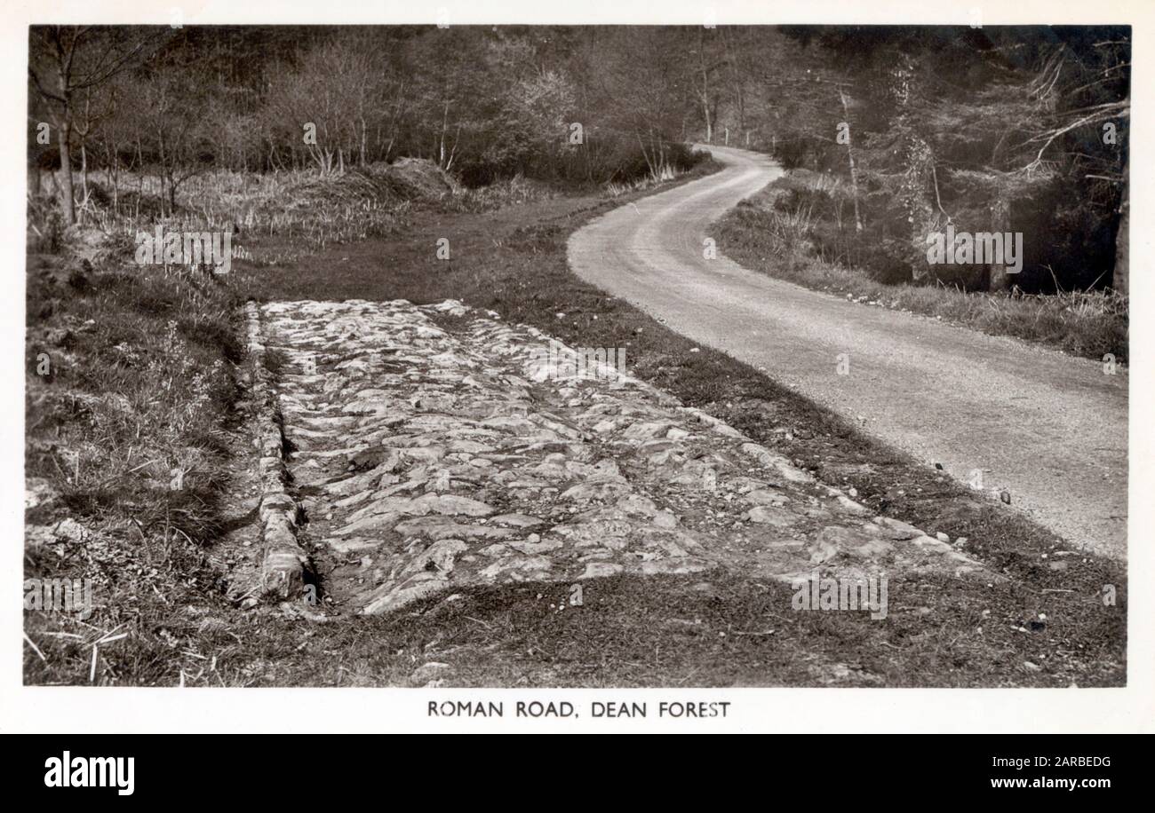 Una sezione sopravvissuta di Roman Road nella Foresta di Dean, Gloucestershire Data: Circa 1930s Foto Stock