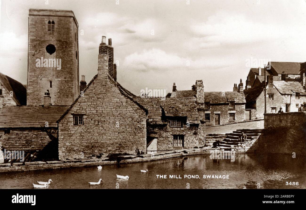 The Mill Pond, Swanage, Dorset - vista verso la torre della chiesa di Santa Maria. Data: 1946 Foto Stock