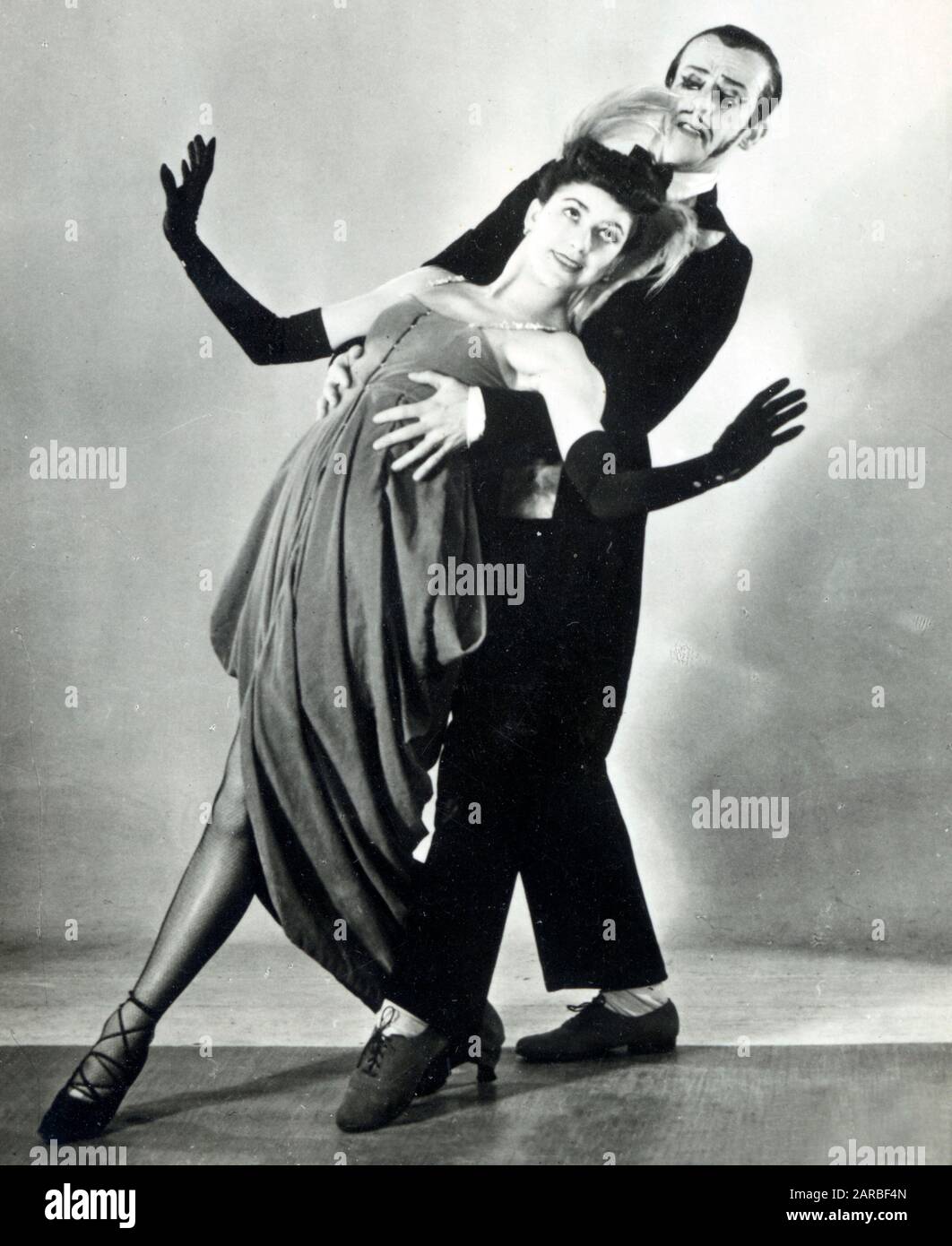 Robert Helpmann (1909-1986) - ballerino di balletto - come 'A Dago' in 'facciata' con Margot Fonteyn (1919-1991) - prima ballerina. Musica di Walton, coreografia di Sir Frederick Ashton. Foto Stock