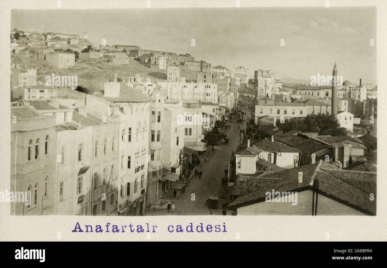 Anafartalar Caddesi, Ankara, Turchia - Street Scene. Data: 1930s Foto Stock
