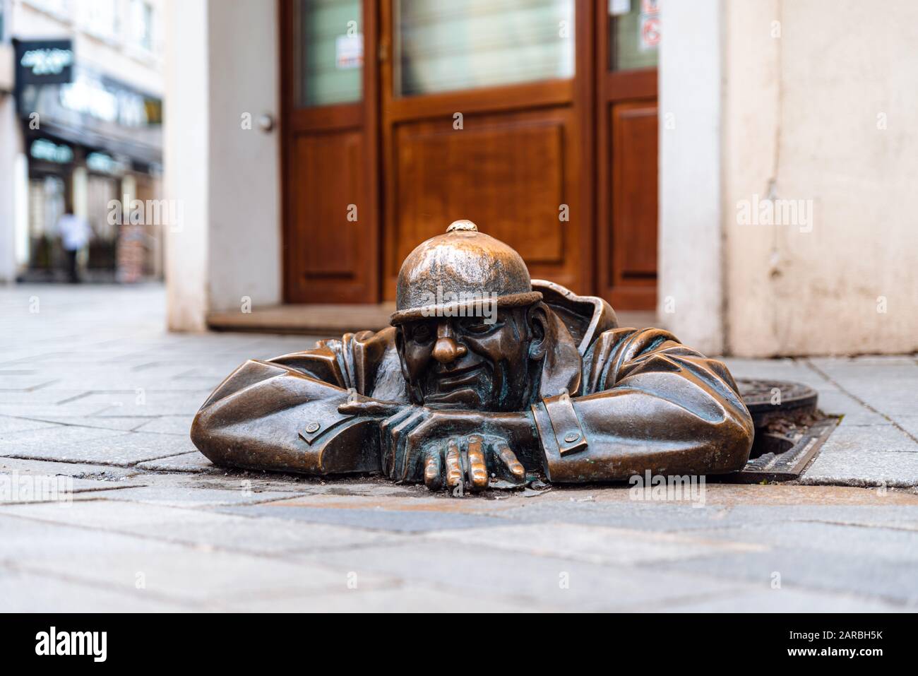L'uomo alla scultura Di Lavoro a Bratislava, in Slovacchia Foto Stock
