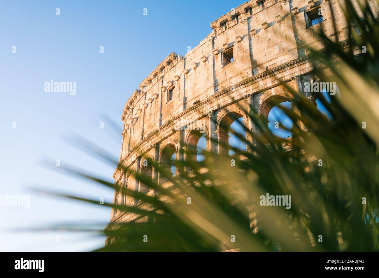 Roma, Italia - 2 Gennaio 2020: Il Colosseo A Roma, Italia Foto Stock