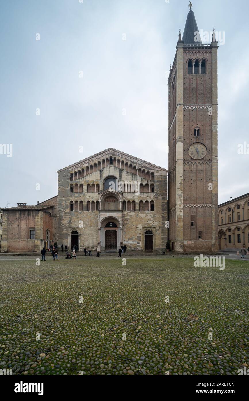 Duomo di Parma, Duomo di Parma, monumentale edificio romanico medievale risalente al 11th secolo, centro storico di Parma, Emilia-Romagna, Italia Foto Stock