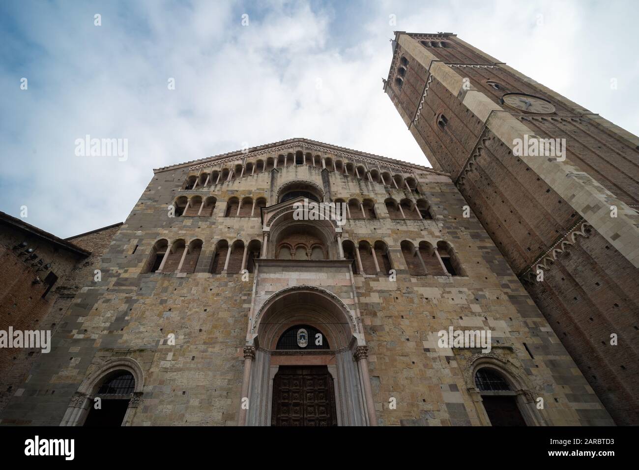 Duomo di Parma, Duomo di Parma, monumentale edificio romanico medievale risalente al 11th secolo, centro storico di Parma, Emilia-Romagna, Italia Foto Stock