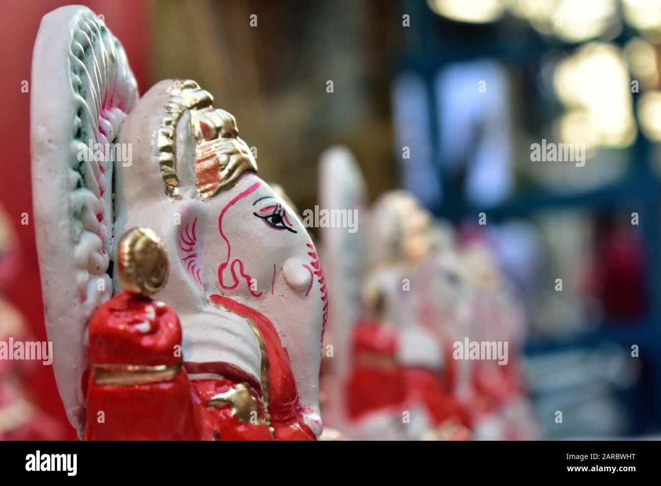Idol di Ganeha Goddess a Kumartuli , Kolkata . come per mitologia indù il Signore Ganesha è la dea della prosperità . Foto Stock