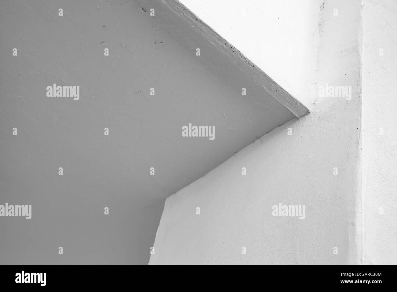 Astratto minimo geometrico interno, sfondo foto monocromatico, frammento con travi a soffitto Foto Stock