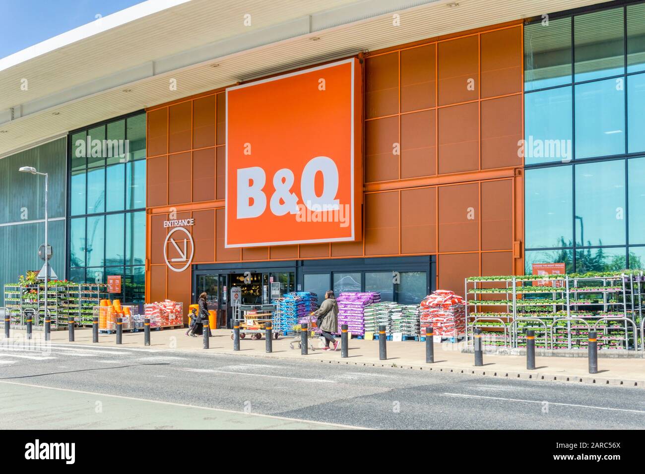 Un grande B&Q DIY e home improvement store presso Bugsby modo sulla penisola di Greenwich, Londra. Foto Stock