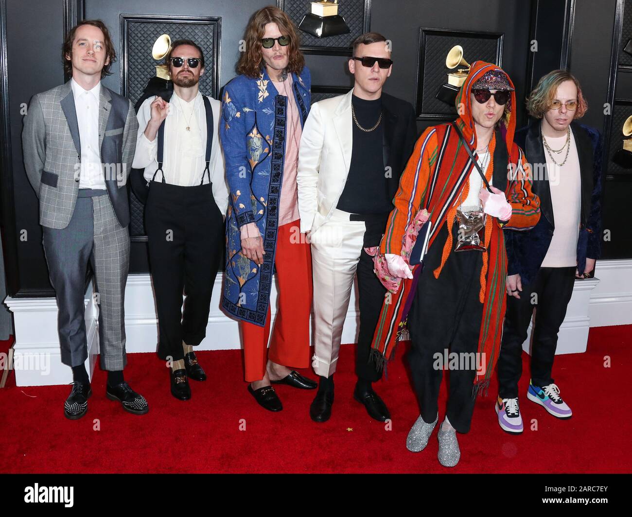 Los ANGELES, CALIFORNIA, Stati Uniti - 26 GENNAIO: Matt Shultz, Brad Shultz, Jared Champion, Daniel Tichenor, Nick Bockrath e Matthan Minster of Cage The Elephant arrivano ai 62nd GRAMMY Awards annuali tenuti presso Staples Center il 26 gennaio 2020 a Los Angeles, California, Stati Uniti. (Foto Di Xavier Collin/Agenzia Stampa Immagini) Foto Stock