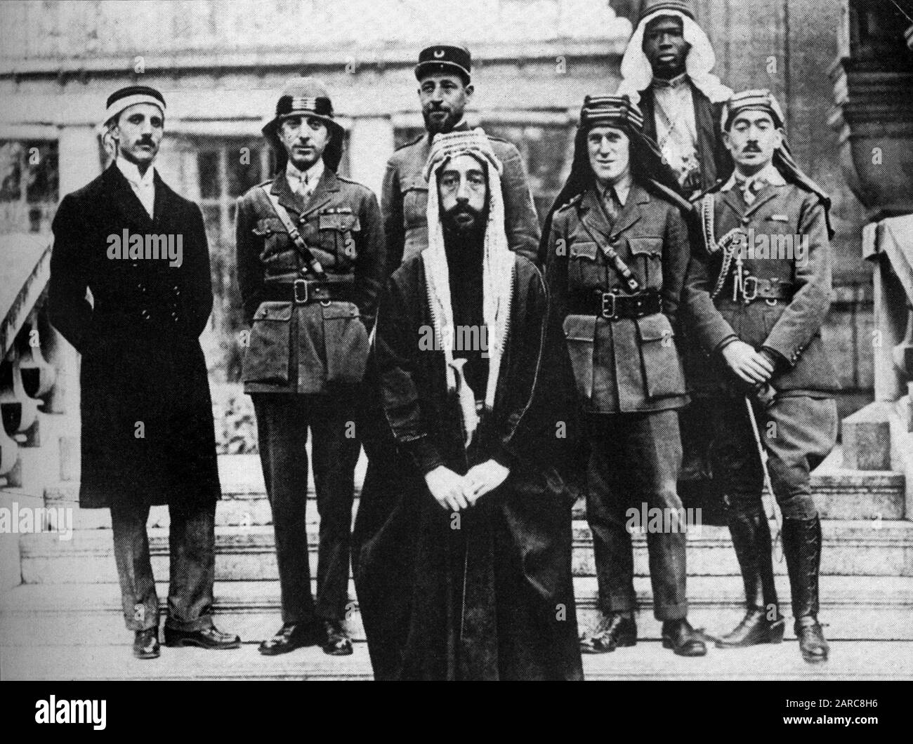 T.E.T. Laurence of Arabia con Emir Feisal alla Conferenza di pace di Parigi nel gennaio 1919 Foto Stock