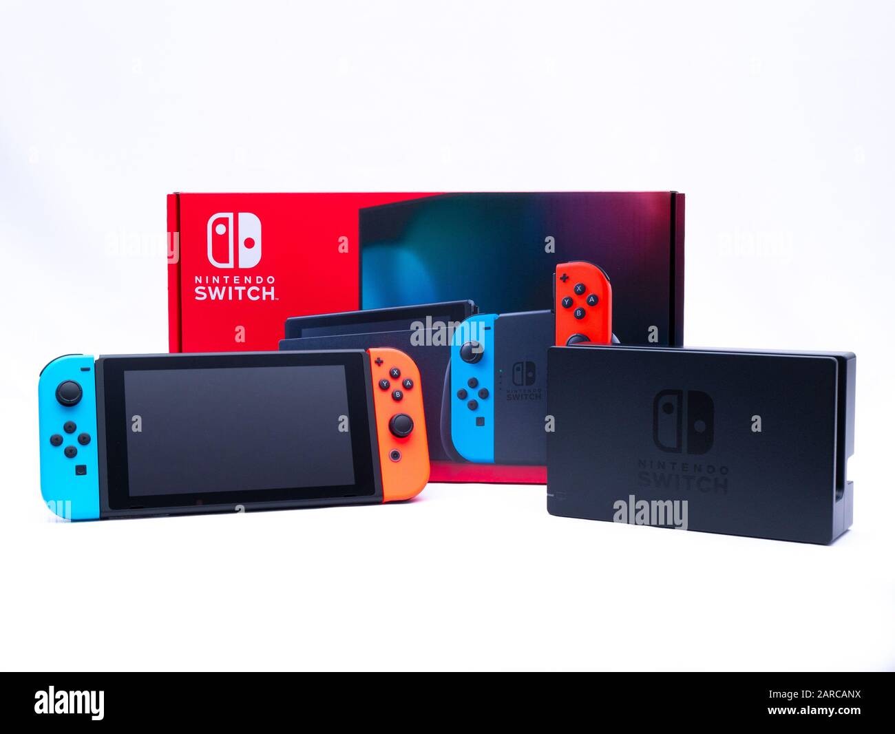Nintendo switch box immagini e fotografie stock ad alta risoluzione - Alamy