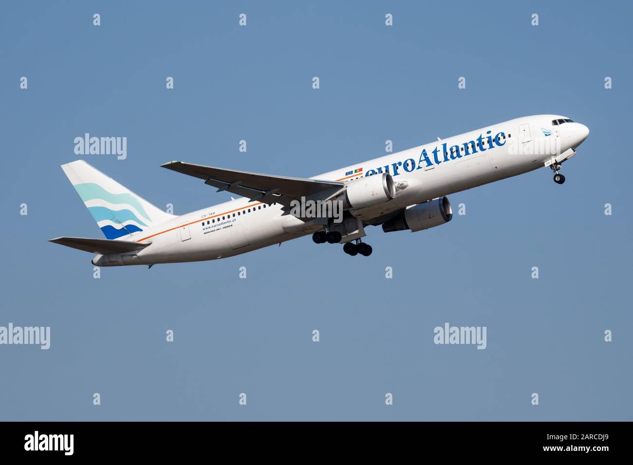 Budapest / Ungheria - 14 ottobre 2018: Partenza dall'aereo passeggeri della Eurolyatlantiche Airways Boeing 767-300 CS-TKR e partenza dall'aeroporto di Budapest Foto Stock