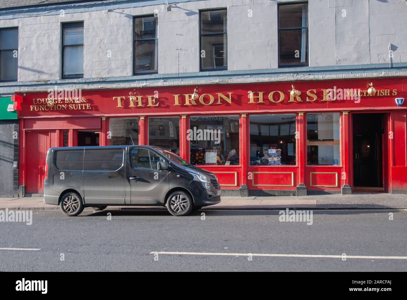 Iconica Glasgow Public House The Iron Horse West Nile Street Glasgow Scotland Gran Bretagna Regno Unito esterno vista rosso dipinto busines commerciali Foto Stock