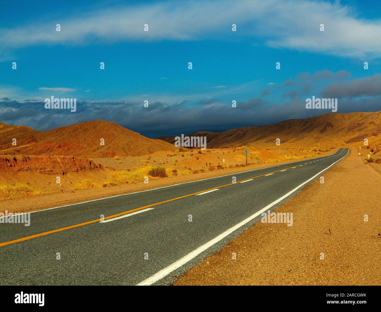 Bellissimo paesaggio a Ruta 52 subito dopo essere entrati in Argentina venendo da Paso Jama al confine con il Cile Foto Stock