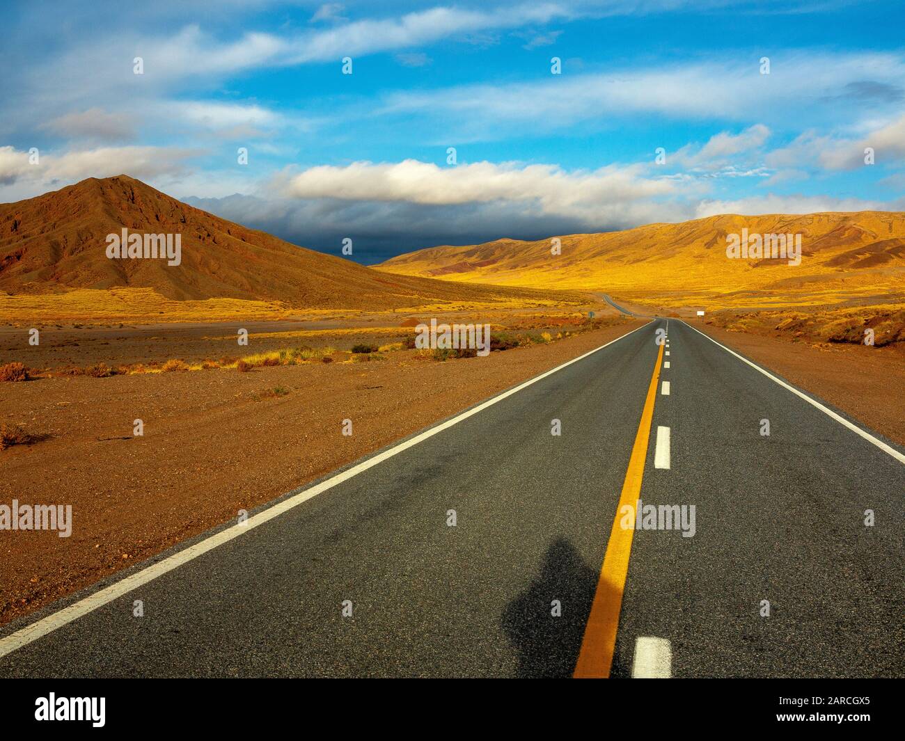 Bellissimo paesaggio a Ruta 52 subito dopo essere entrati in Argentina venendo da Paso Jama al confine con il Cile Foto Stock