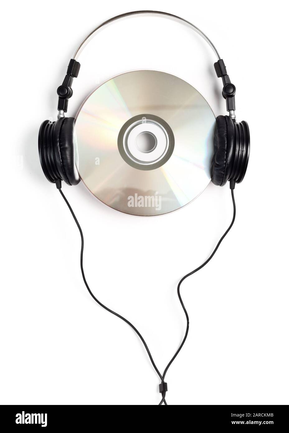 Cuffie con CD vuoto su sfondo bianco Foto Stock