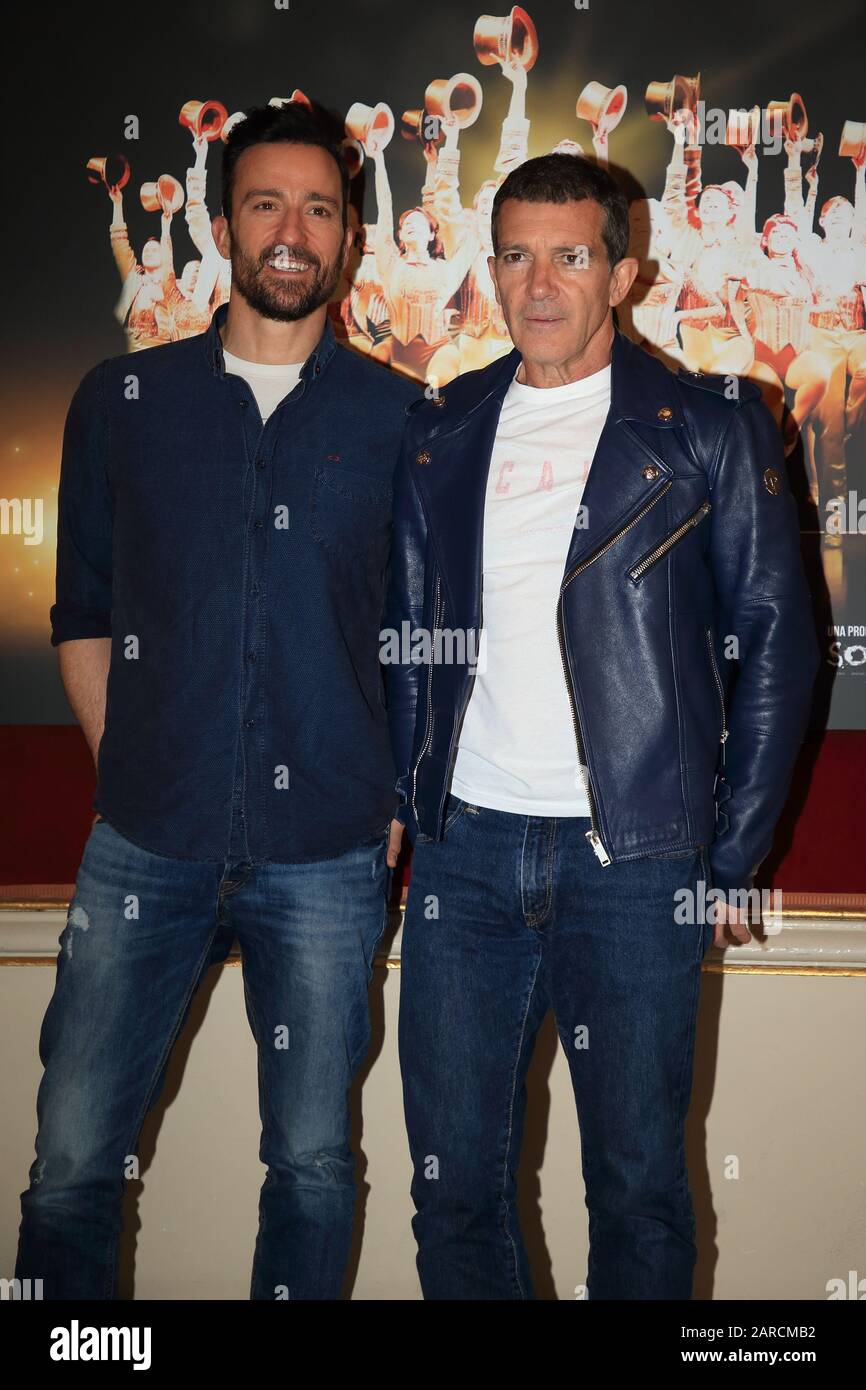 27H Jan, ANTONIO BANDERAS e PABLO PUYOL presentano a Barcellona LA LINEA musicale A CHORUS a Teatre Tivoli Foto Stock