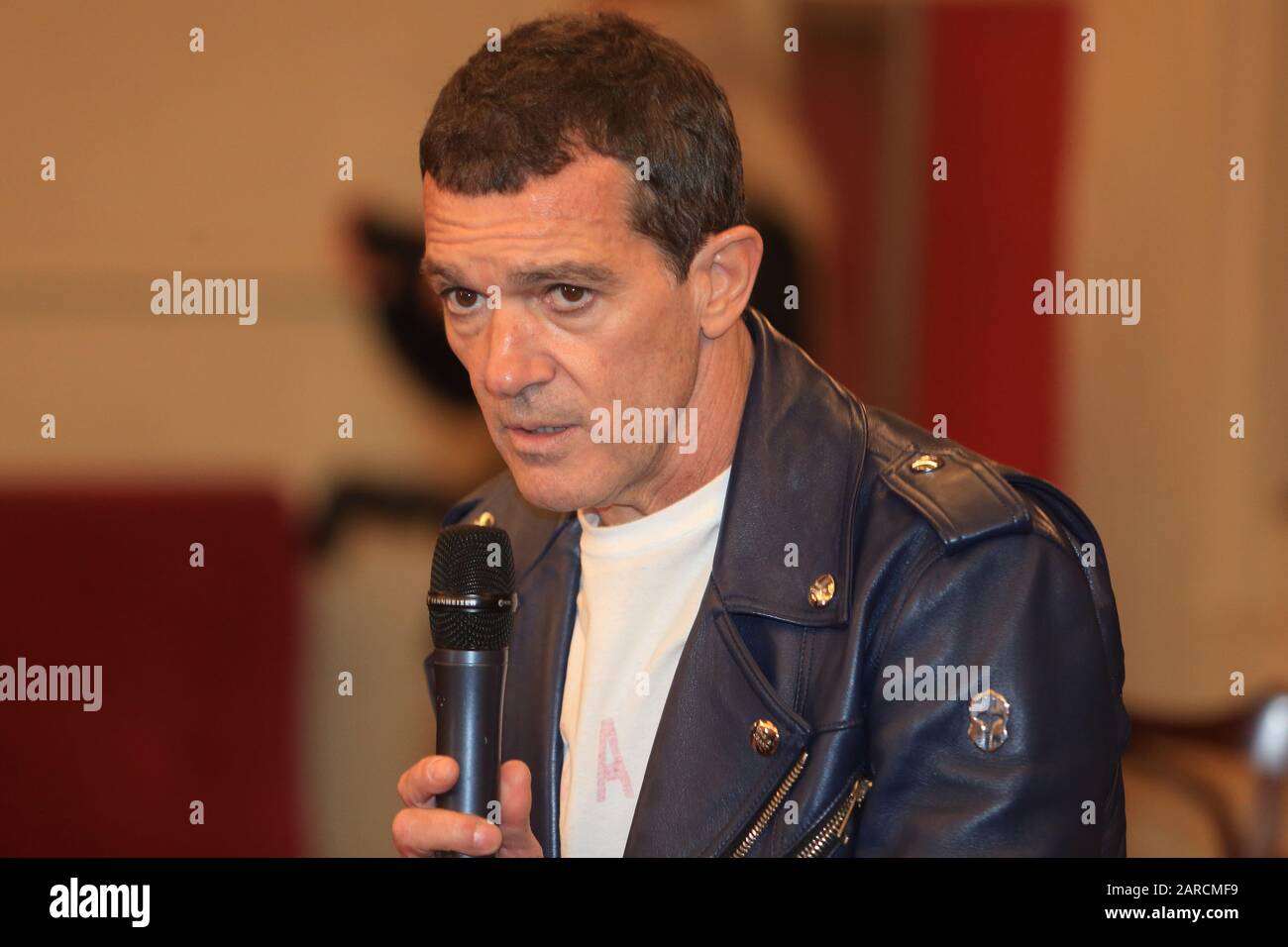 27H Jan, ANTONIO BANDERAS e PABLO PUYOL presentano a Barcellona LA LINEA musicale A CHORUS a Teatre Tivoli Foto Stock