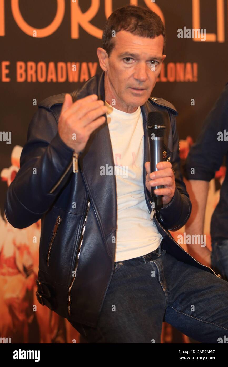 27H Jan, ANTONIO BANDERAS e PABLO PUYOL presentano a Barcellona LA LINEA musicale A CHORUS a Teatre Tivoli Foto Stock