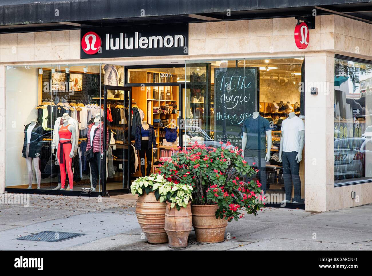 Un luogo di storefront Lululemon. Foto Stock Un luogo di storefront Lululemon. Foto Stock