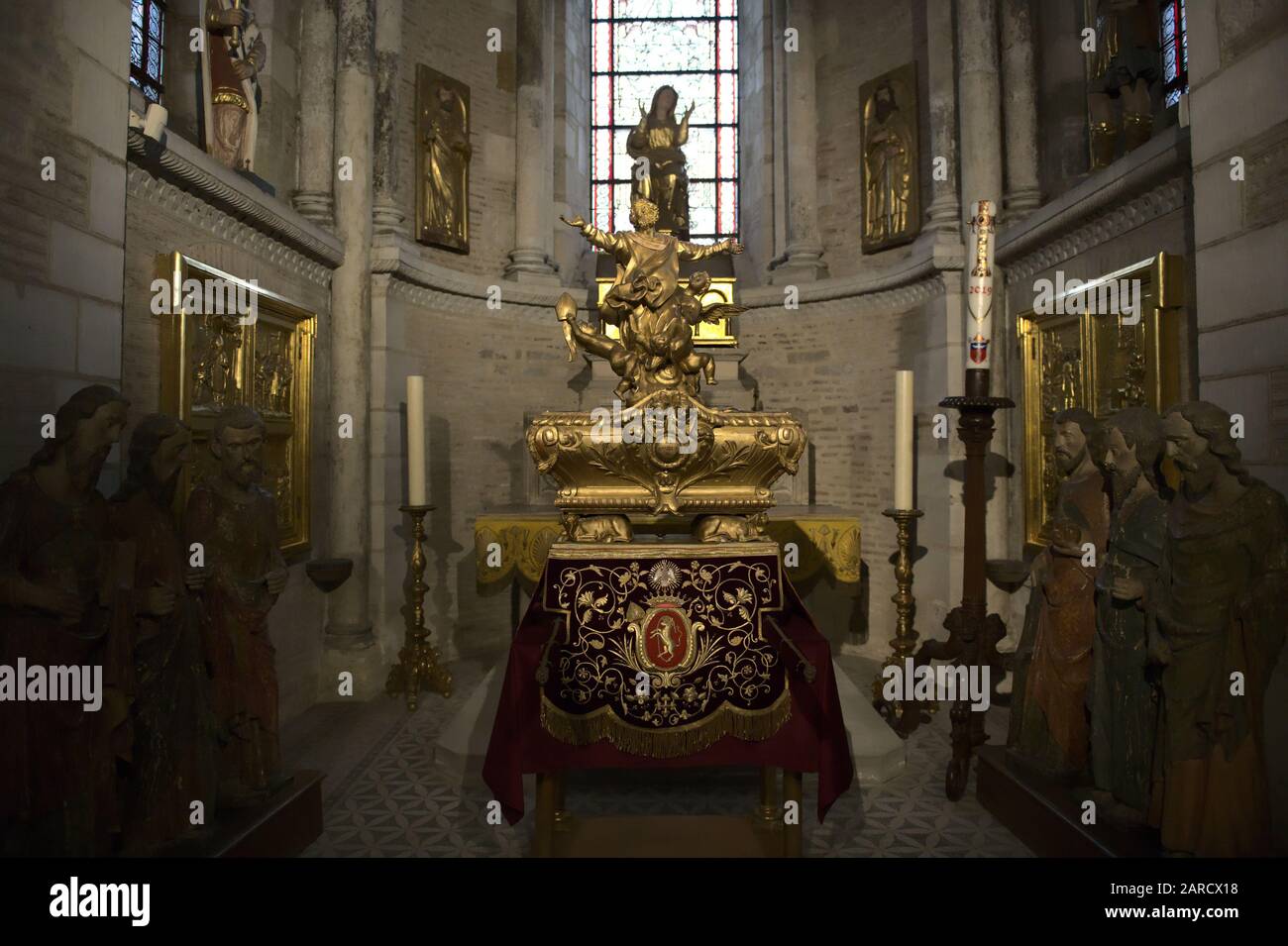 Tolosa / Francia - Novembre 17 2019: Un altare nella Basilica Saint-Sernin. Foto Stock